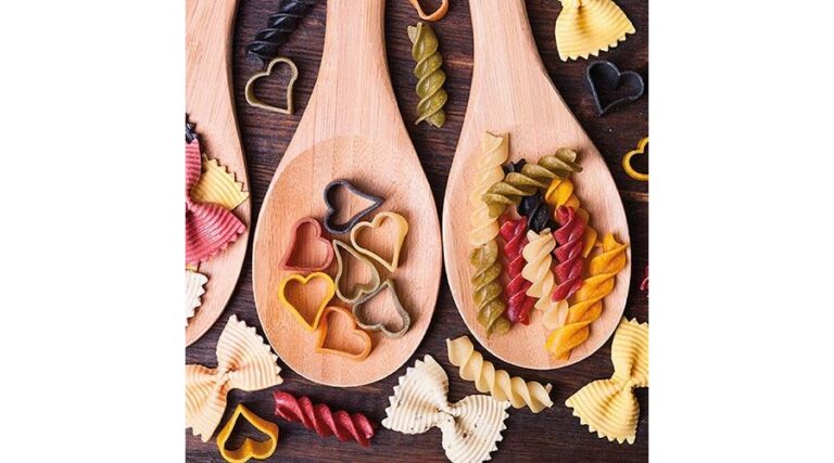 AMB.13314355 Colourful Pasta papírszalvéta 33x33cm